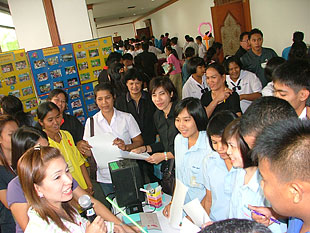 Volunteer club participants in Thailand