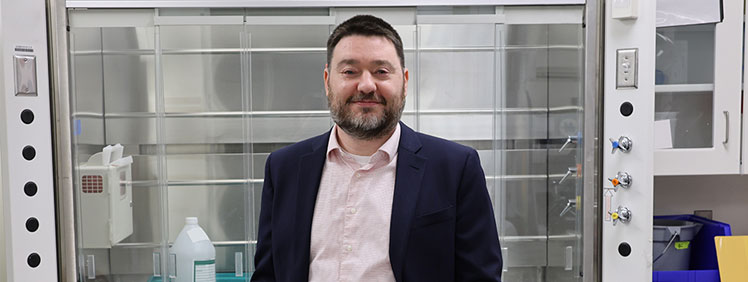 Dr. Nathanial Rice Honored with DHA R&D-MRDC Employee of the Year