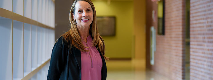 Michelle Foster Named as DHA R&D-MRDC Employee of the Quarter for Exceptional Service